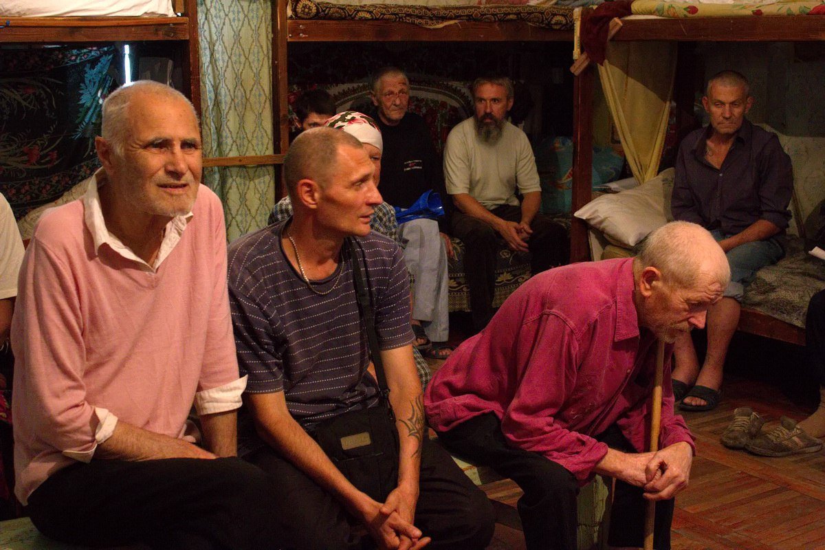 Изнанка яркого города: как в Днепре спасают бездомных со страшными болезнями и зависимостями 2