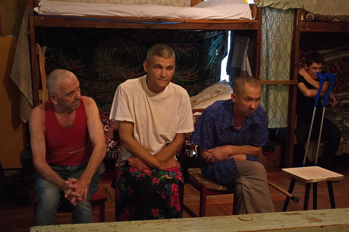 Изнанка яркого города: как в Днепре спасают бездомных со страшными болезнями и зависимостями 3