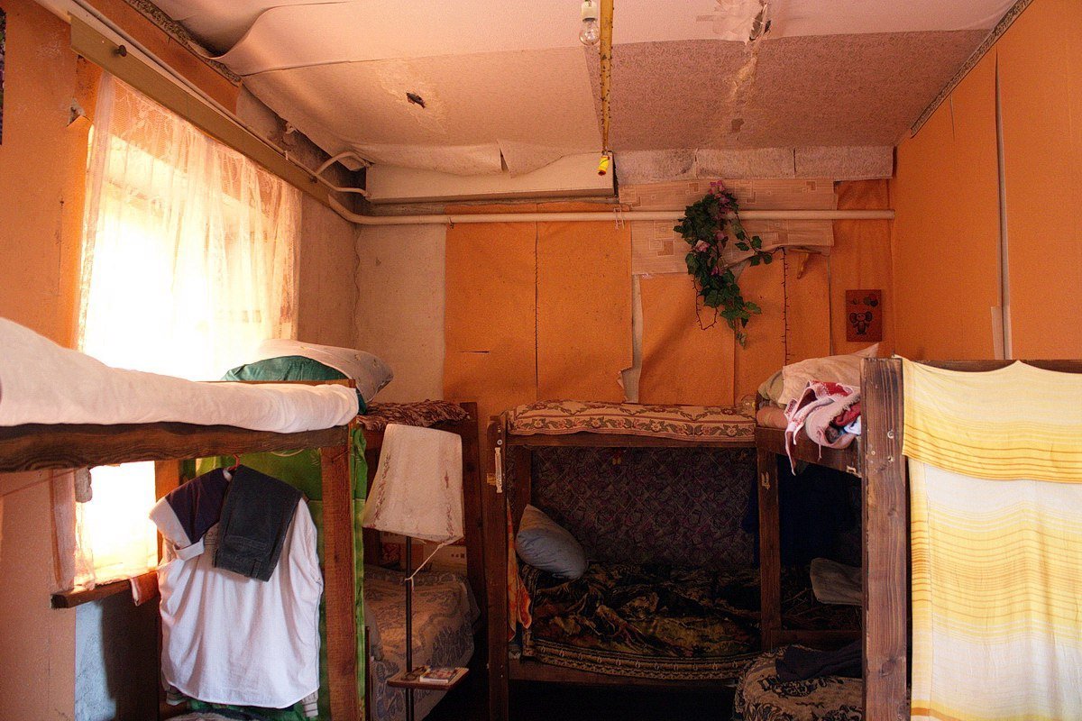 Изнанка яркого города: как в Днепре спасают бездомных со страшными болезнями и зависимостями 9