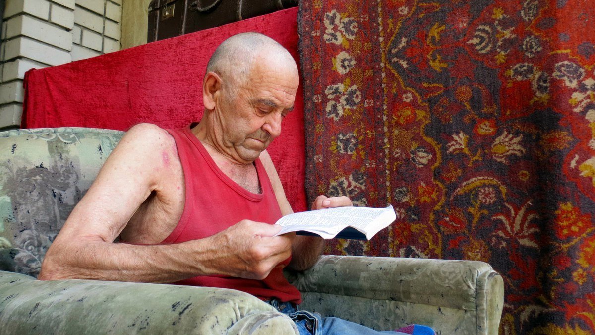 Изнанка яркого города: как в Днепре спасают бездомных со страшными болезнями и зависимостями 10