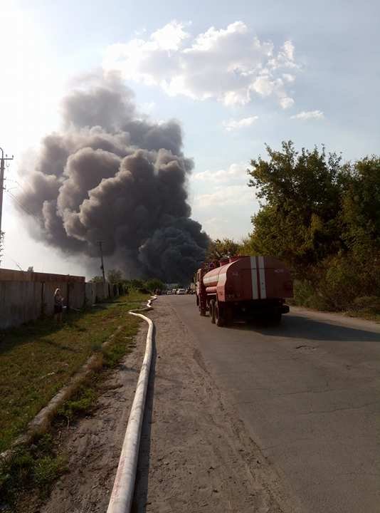 На Мирном крупный пожар: тушат самолетом 2