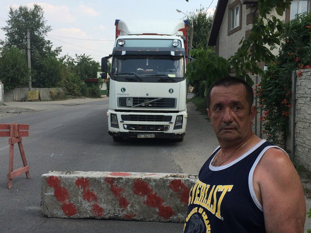 На Солнечном пьяный водитель фуры остановил движение трамваев на час 3