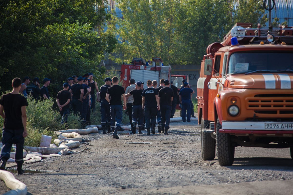 Масштабный пожар со взрывами на Мирном: более суток поселок в дыму 10