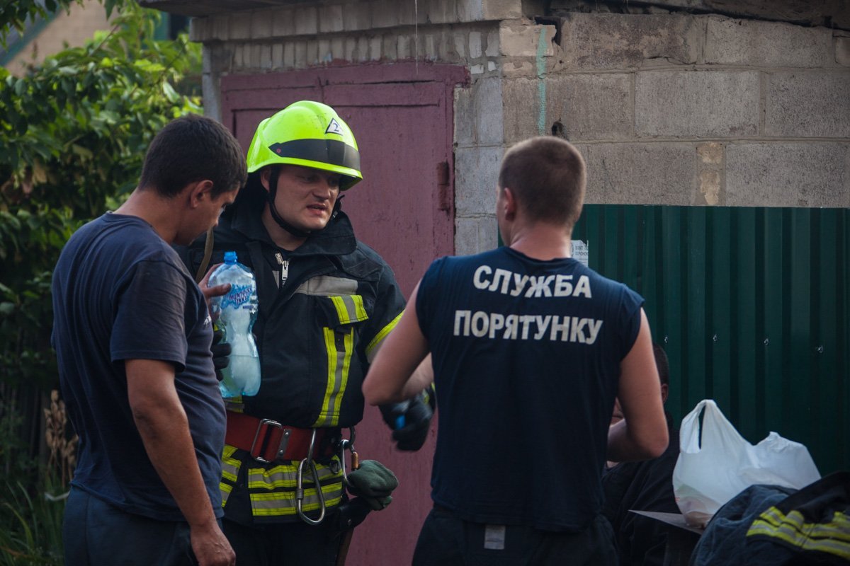 Масштабный пожар со взрывами на Мирном: более суток поселок в дыму 14