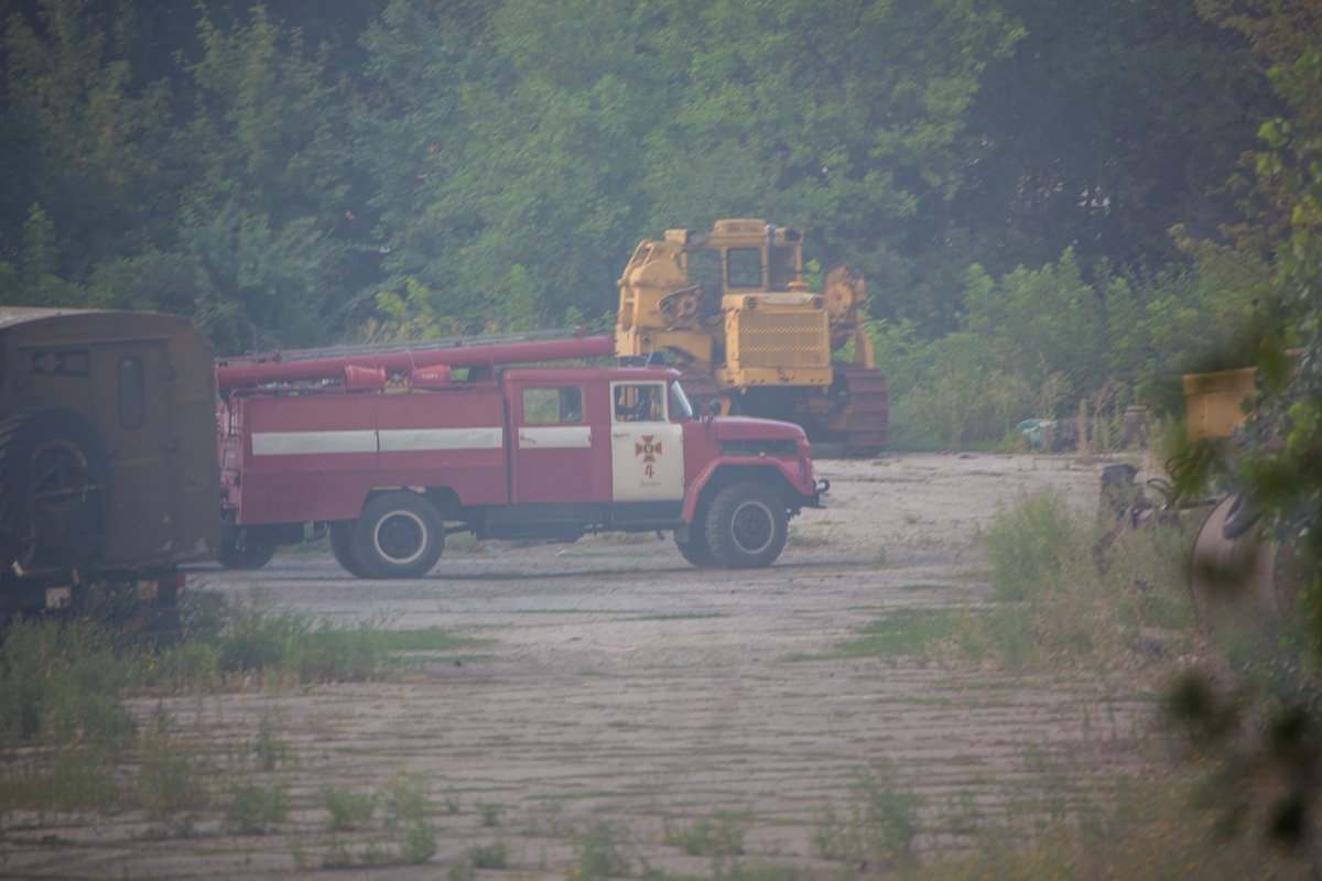 Масштабный пожар со взрывами на Мирном: более суток поселок в дыму 16