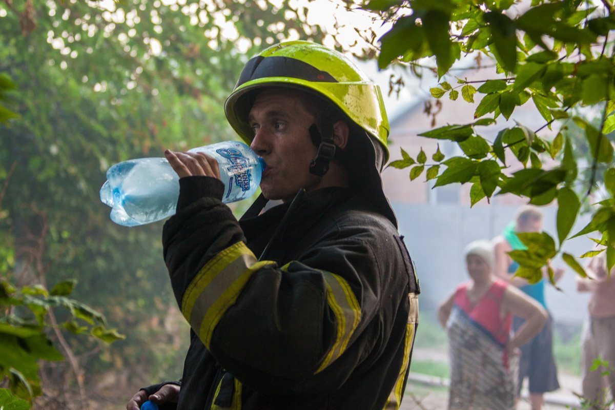 Масштабный пожар со взрывами на Мирном: более суток поселок в дыму 17