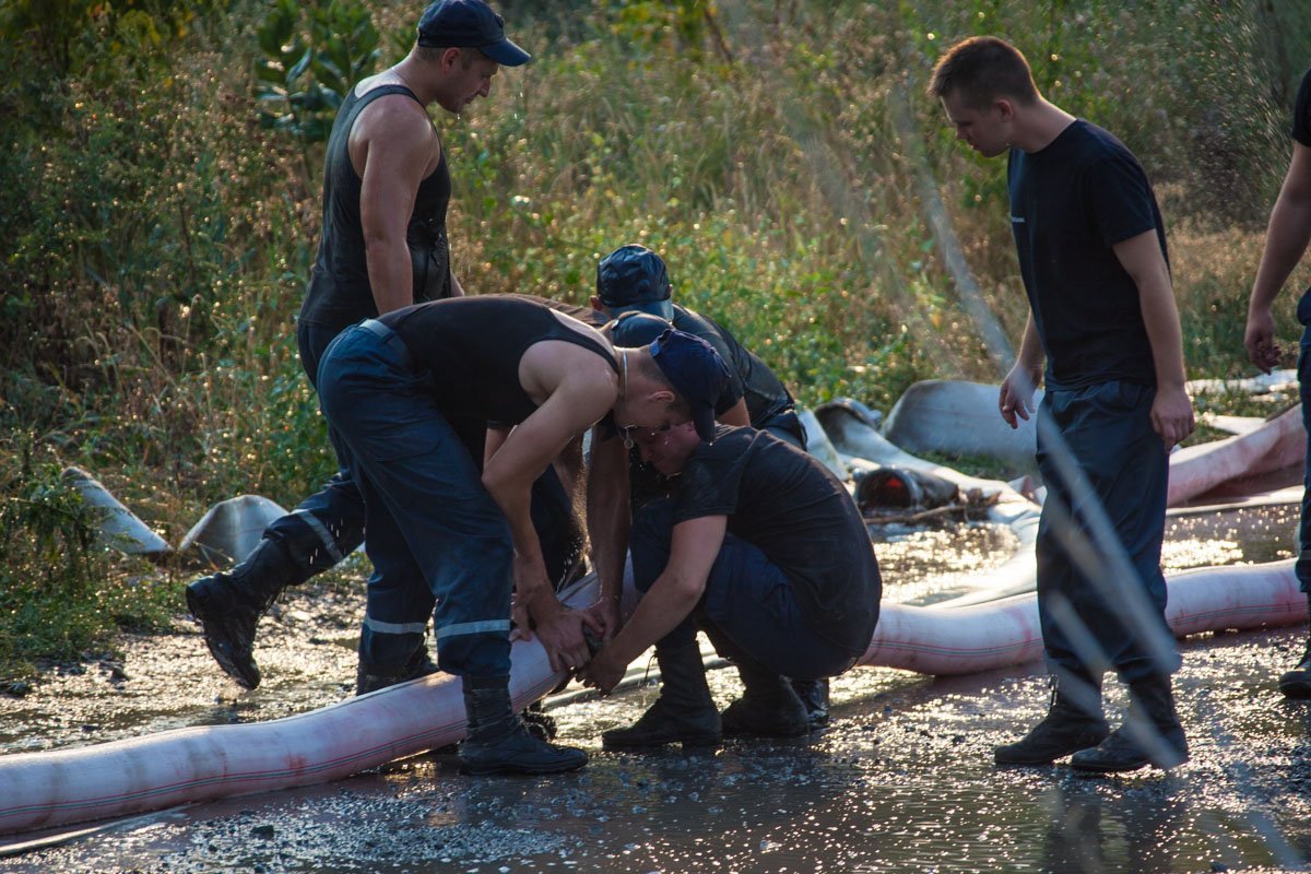 Масштабный пожар со взрывами на Мирном: более суток поселок в дыму 18
