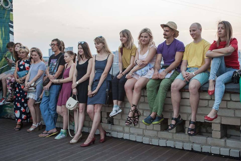 В Днепре на крыше показали перформанс с маленьким ребенком 5