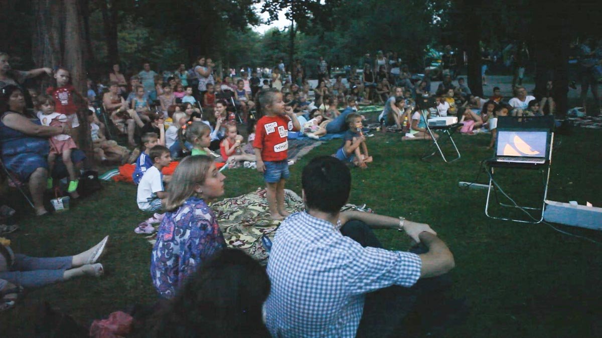 История на все времена: в сквере Героев смотрели мультфильм «Король Лев» 1