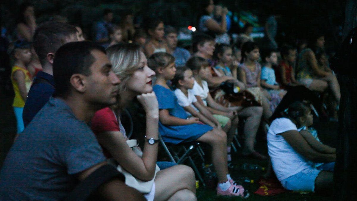 История на все времена: в сквере Героев смотрели мультфильм «Король Лев» 5