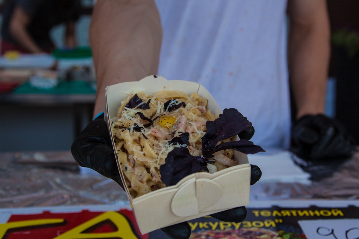 Лобстеры, устрицы и жареное мороженое: в Днепре стартовал фестиваль еды 1