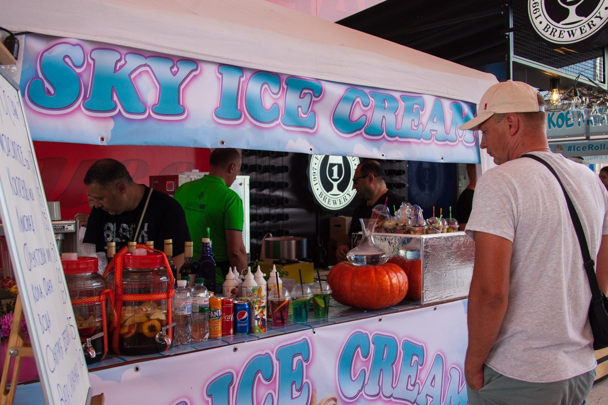 Лобстеры, устрицы и жареное мороженое: в Днепре стартовал фестиваль еды 9