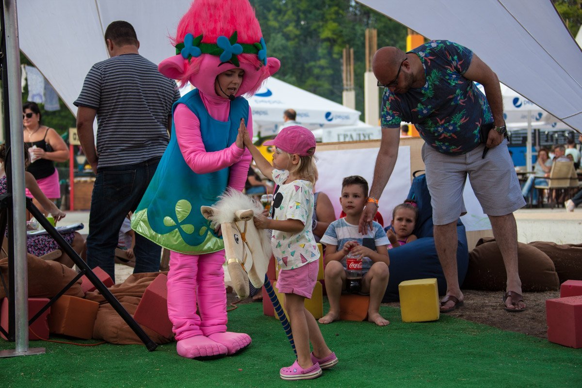 Лобстеры, устрицы и жареное мороженое: в Днепре стартовал фестиваль еды 22