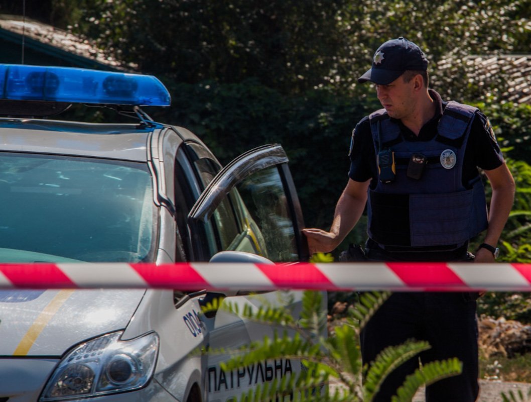 Забыл про ручник: на Малиновского спасатели выловили из реки утонувший Chevrolet 6