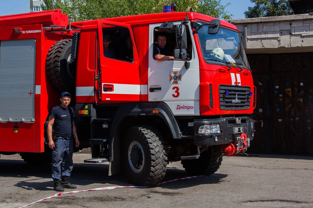 Забыл про ручник: на Малиновского спасатели выловили из реки утонувший Chevrolet 8