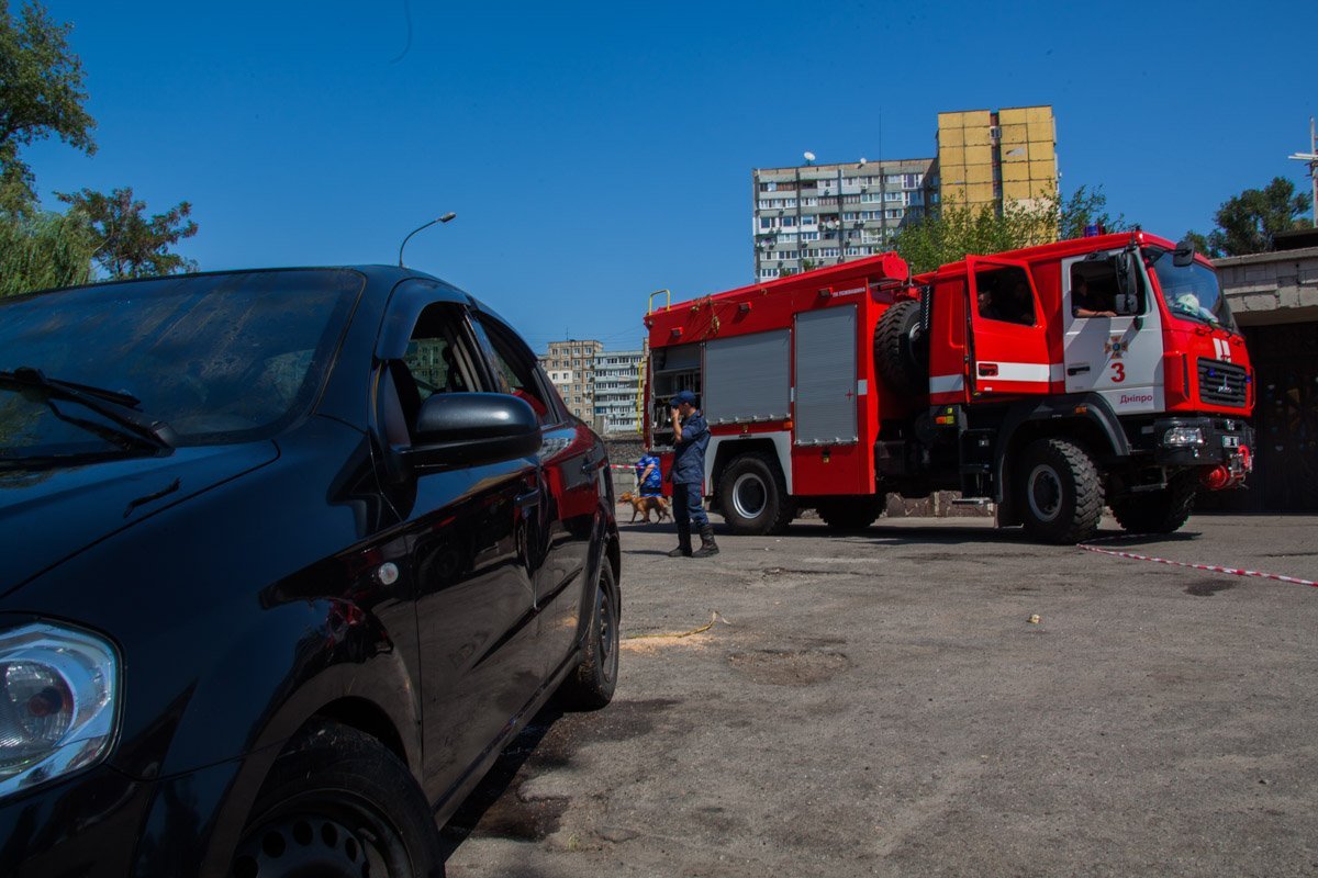 Забыл про ручник: на Малиновского спасатели выловили из реки утонувший Chevrolet 10