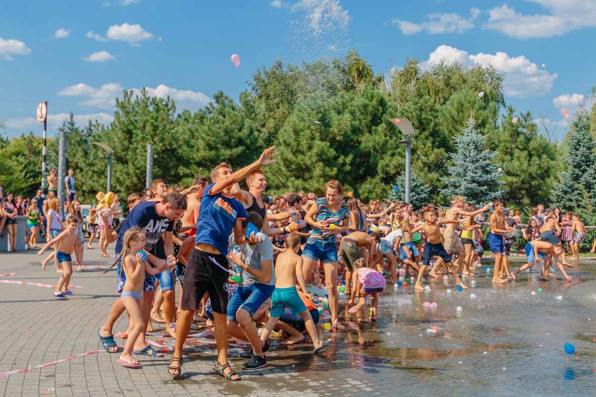 Море эмоций и душ из пожарного брандспойта: в Днепре прошла финальная водная битва 1
