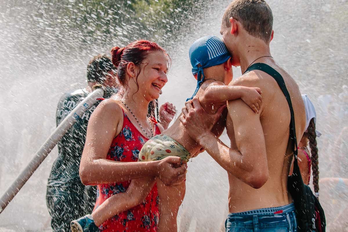 Море эмоций и душ из пожарного брандспойта: в Днепре прошла финальная водная битва 2