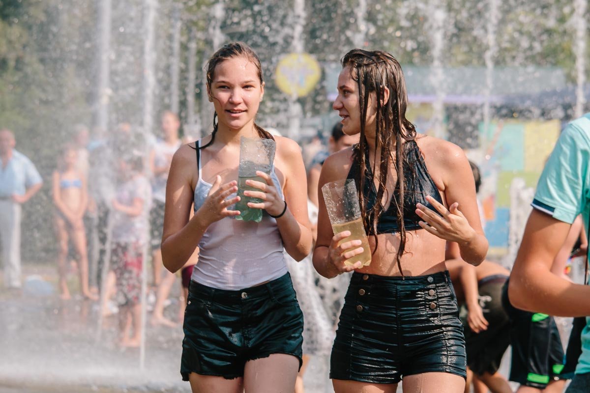 Море эмоций и душ из пожарного брандспойта: в Днепре прошла финальная водная битва 7