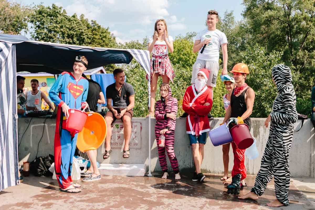 Море эмоций и душ из пожарного брандспойта: в Днепре прошла финальная водная битва 8