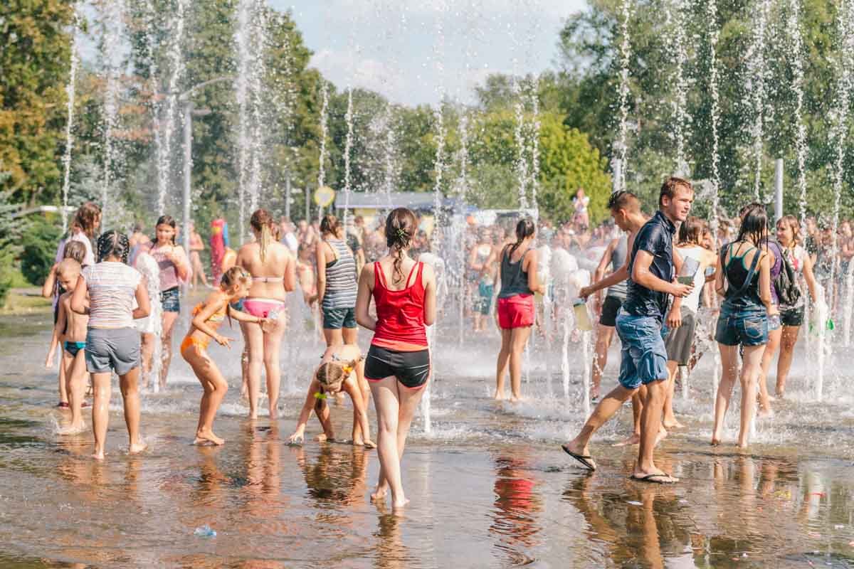 Море эмоций и душ из пожарного брандспойта: в Днепре прошла финальная водная битва 9