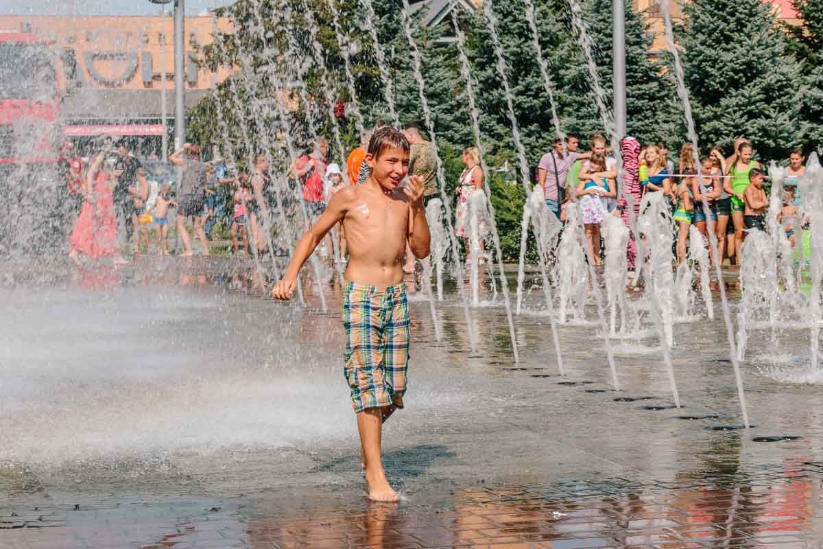 Море эмоций и душ из пожарного брандспойта: в Днепре прошла финальная водная битва 12