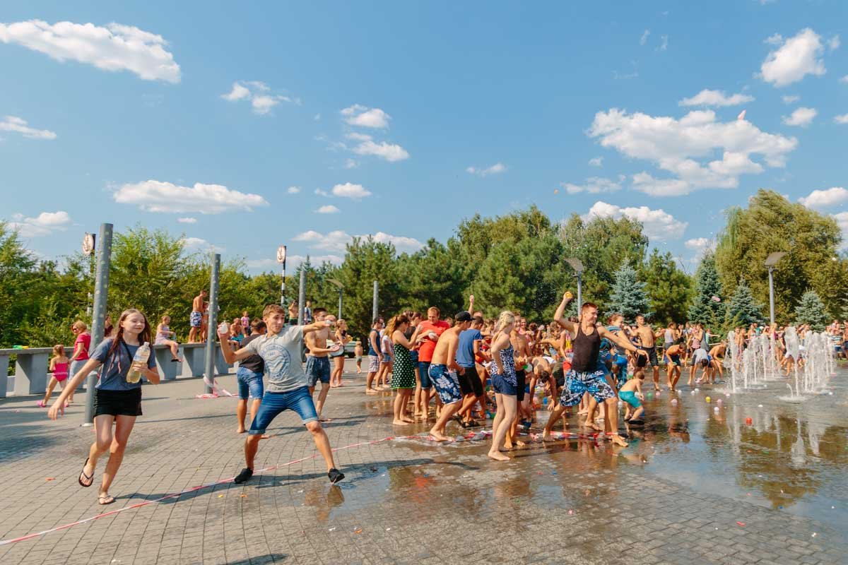 Море эмоций и душ из пожарного брандспойта: в Днепре прошла финальная водная битва 13