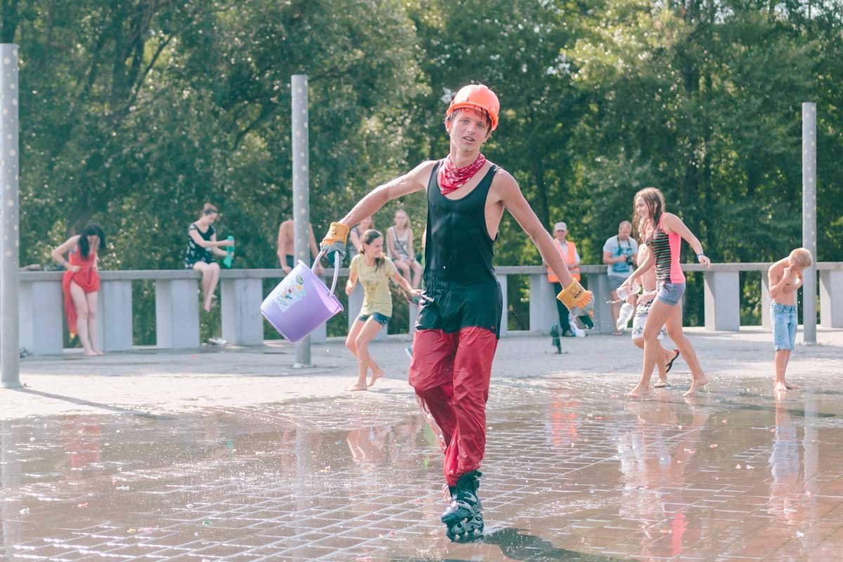 Море эмоций и душ из пожарного брандспойта: в Днепре прошла финальная водная битва 17