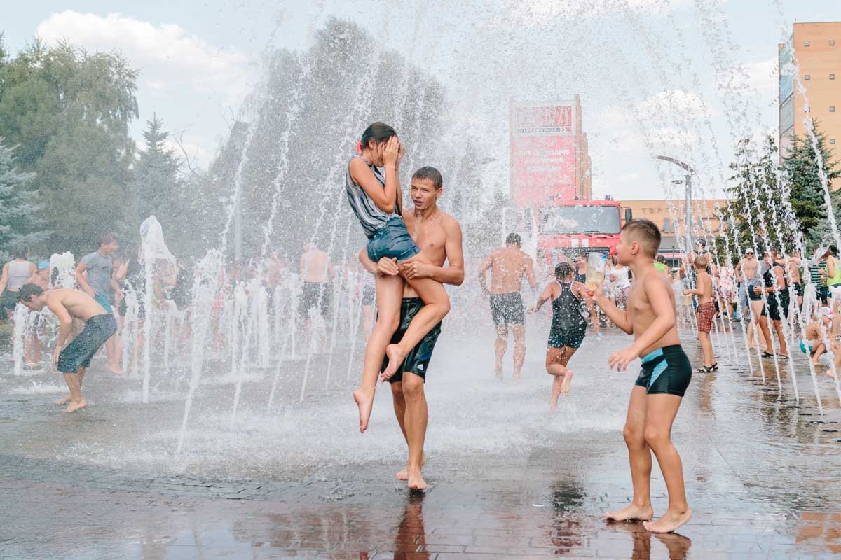 Море эмоций и душ из пожарного брандспойта: в Днепре прошла финальная водная битва 20