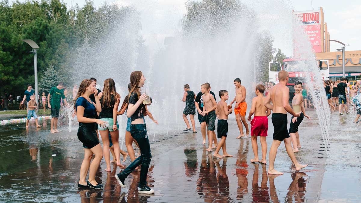 Море эмоций и душ из пожарного брандспойта: в Днепре прошла финальная водная битва 22