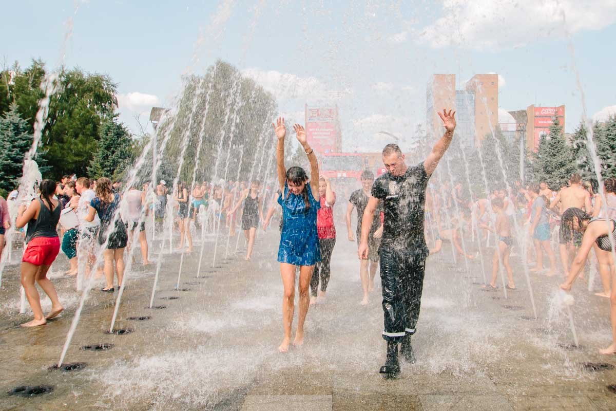 Море эмоций и душ из пожарного брандспойта: в Днепре прошла финальная водная битва 24