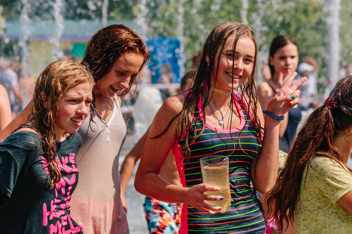 Море эмоций и душ из пожарного брандспойта: в Днепре прошла финальная водная битва 25