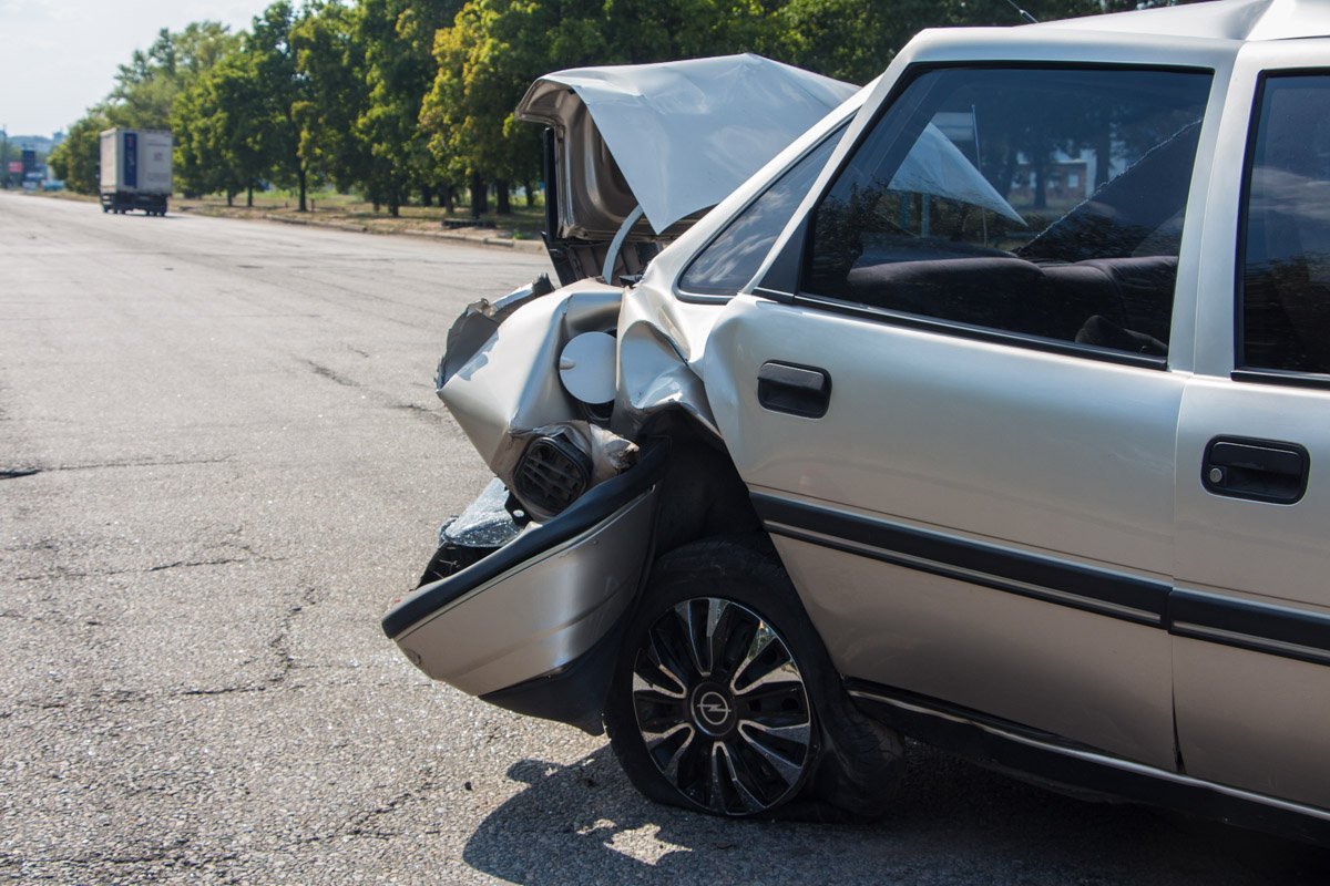 На Малиновского столкнулись два Opel: есть пострадавшие 2