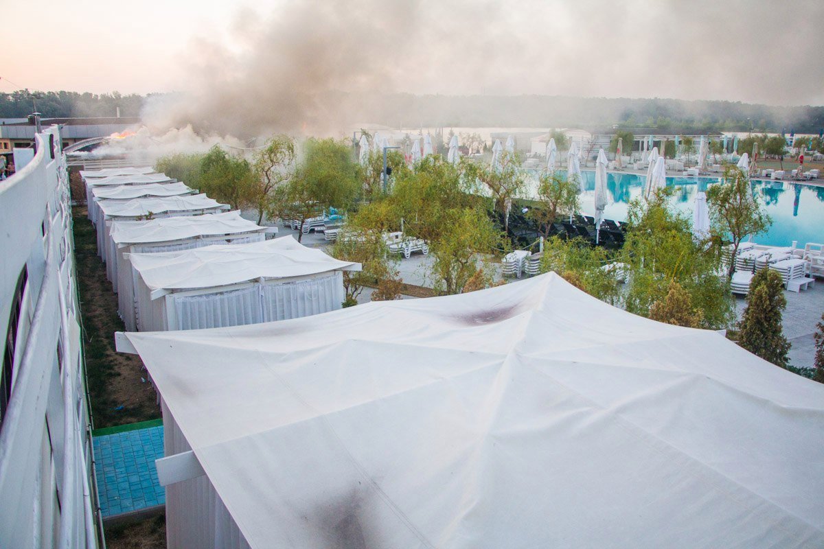 На Победе загорелся аквапарк Happy Day 1