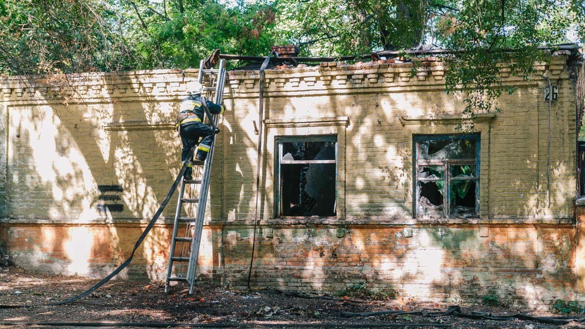 На Шмидта горел заброшенный дом 1