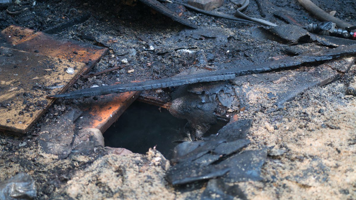 На Шмидта горел заброшенный дом 2