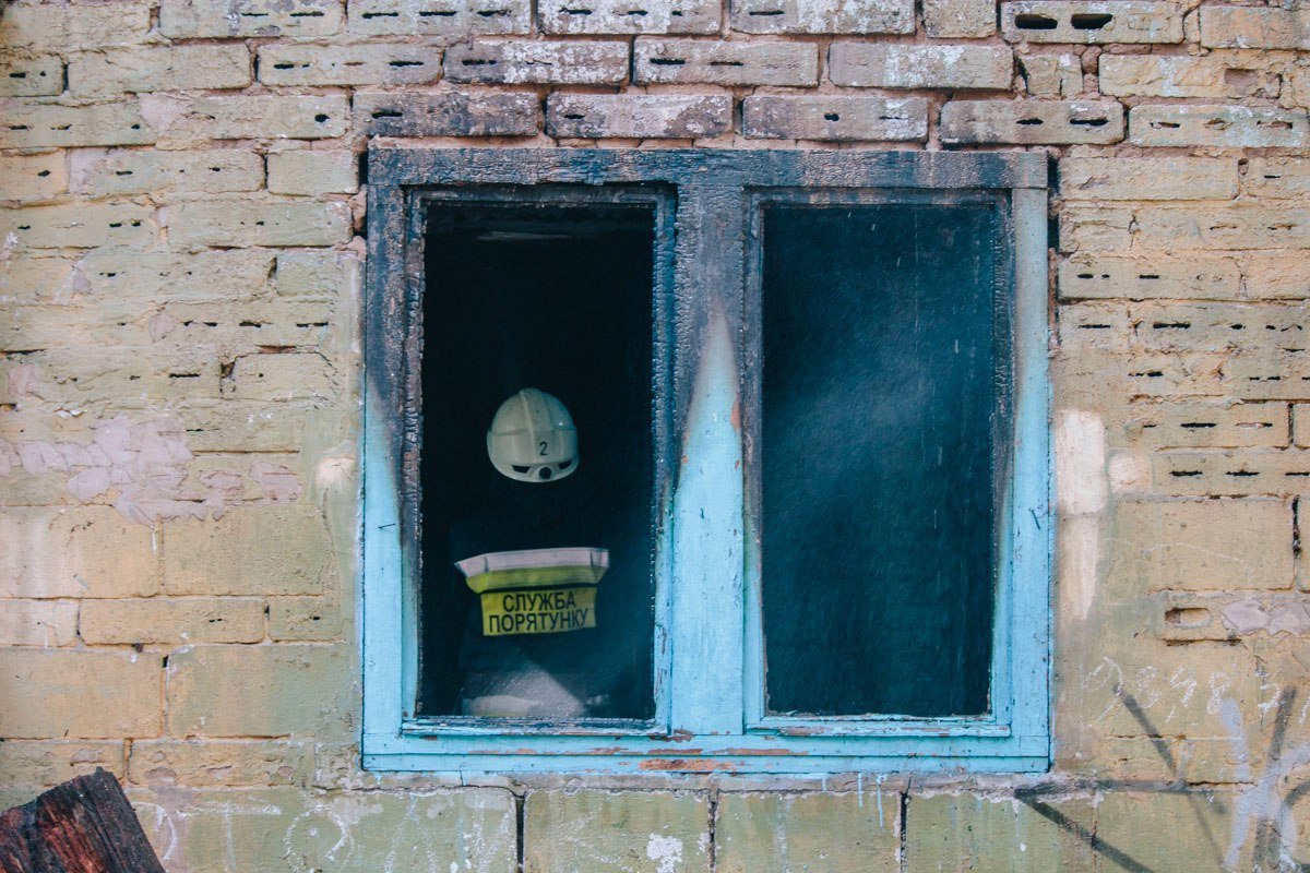 На Шмидта горел заброшенный дом 9