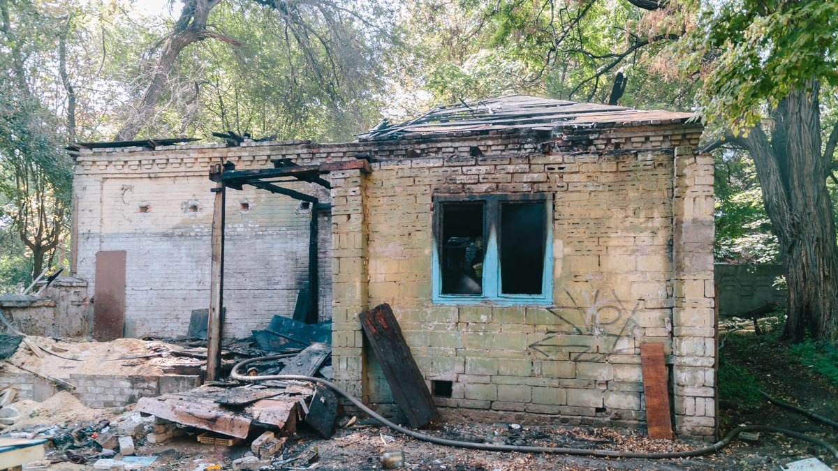 На Шмидта горел заброшенный дом 10