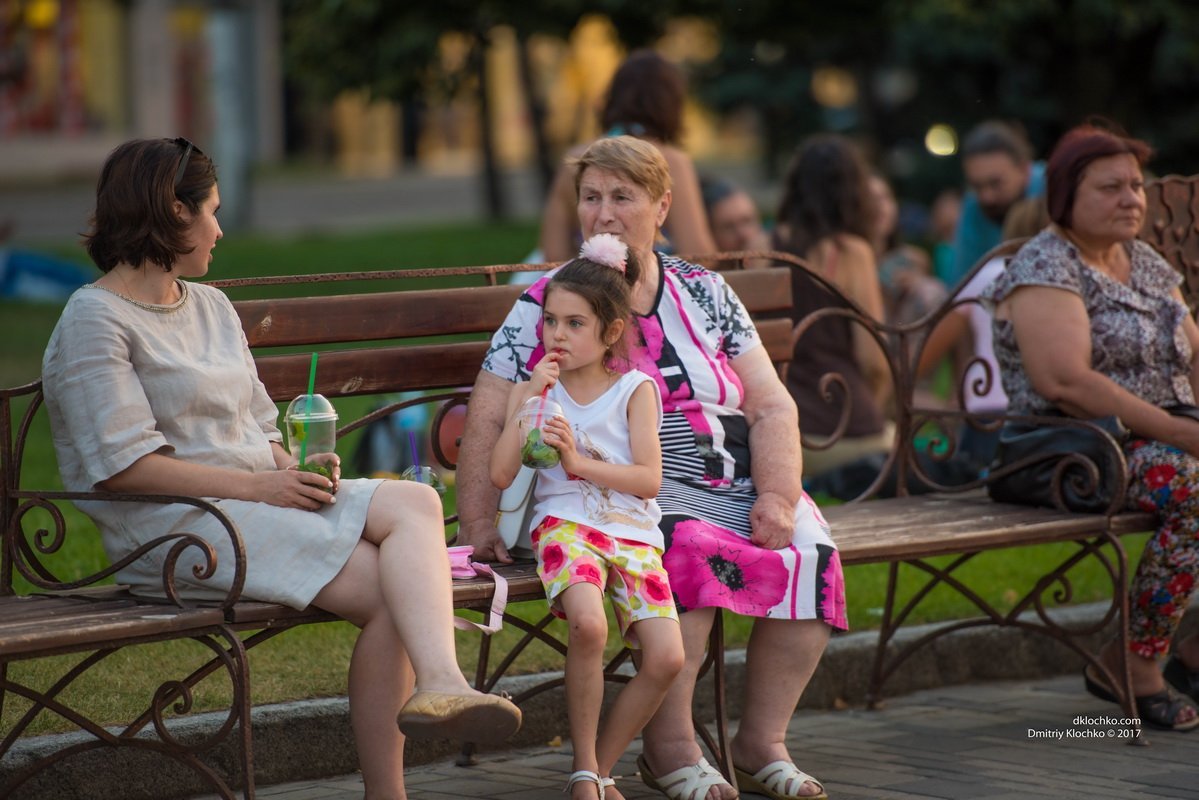 Информатор вышел «на охоту» в Днепре: ищите себя на фотографиях 19