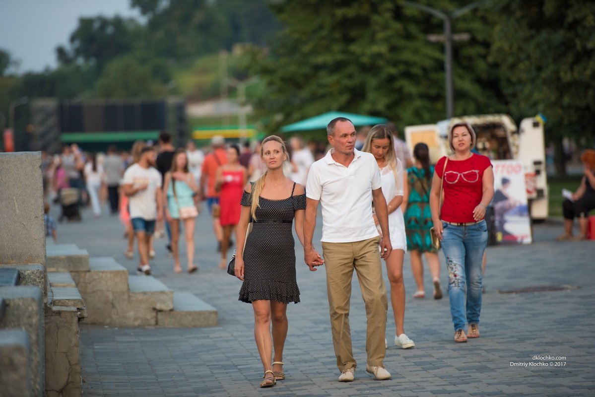 Информатор вышел «на охоту» в Днепре: ищите себя на фотографиях 24