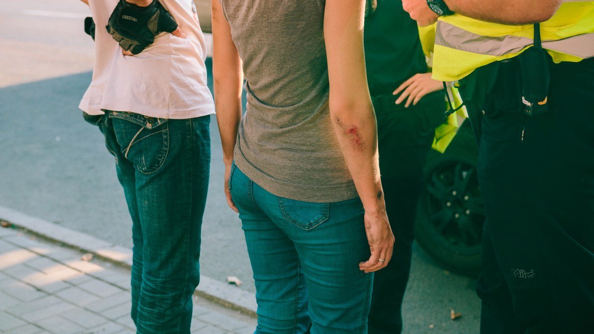 В Днепре велосипедистка попала под колеса грузовика 3