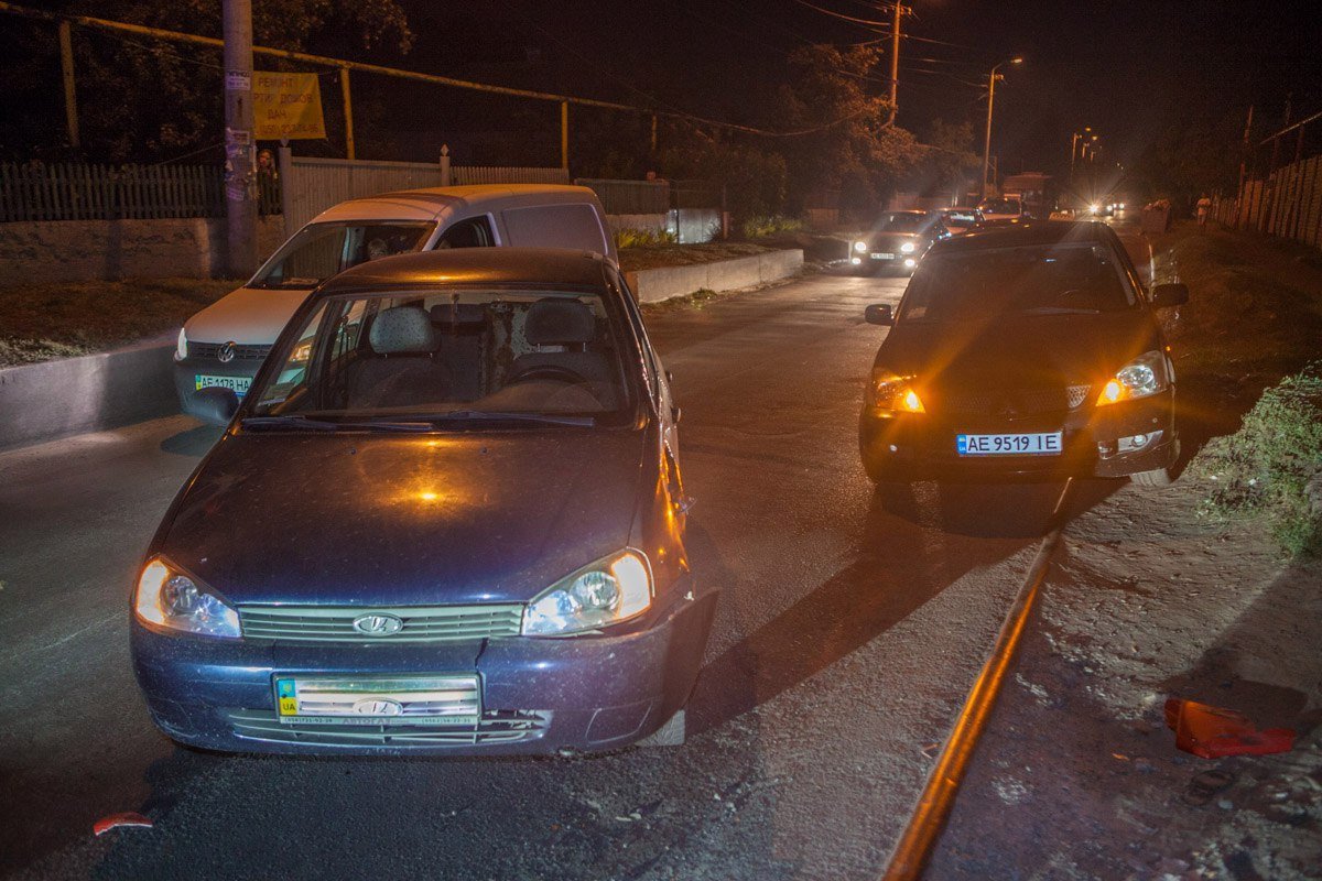 В Днепре не поделили дорогу Lada Kalina и спортивный мотоцикл 1