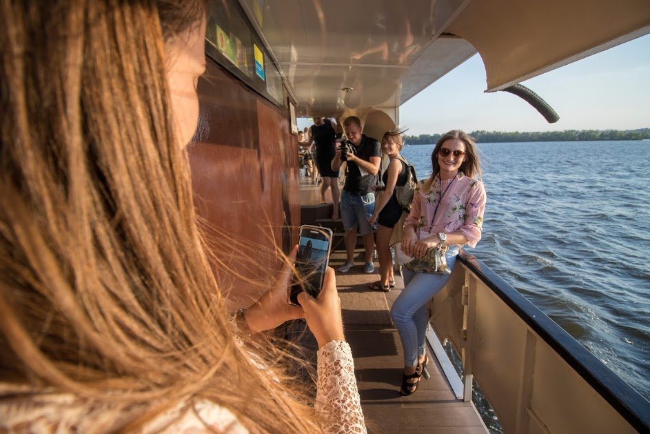 Украинские песни на пароходе и слезы в музее АТО: как прошел первый день участников Форума украинской молодежи диаспоры 5