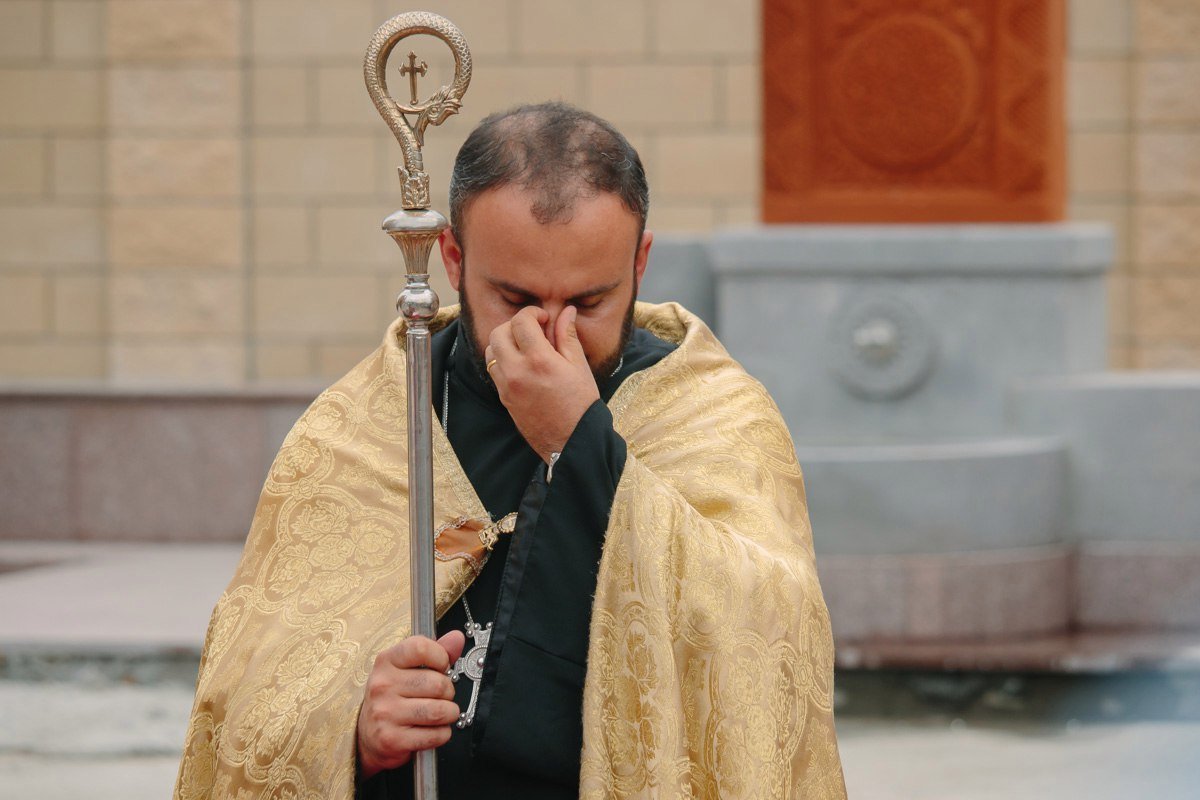 В Днепре епископ освятил кресты и колокола Армянской церкви 11