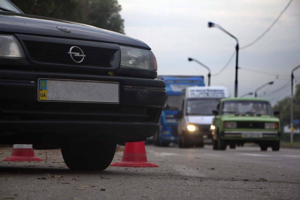 На Донецком шоссе велосипедист въехал в Opel 6