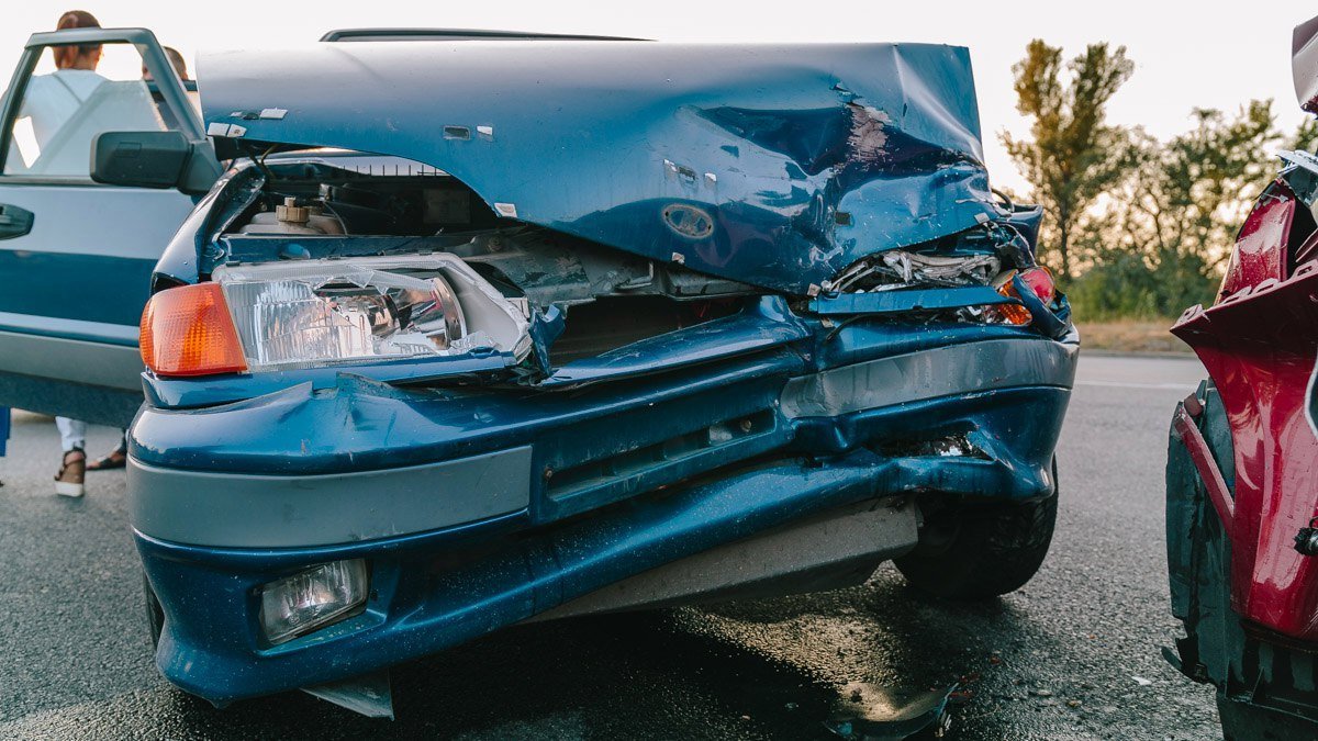 На Малиновского столкнулись Ford и ВАЗ 3