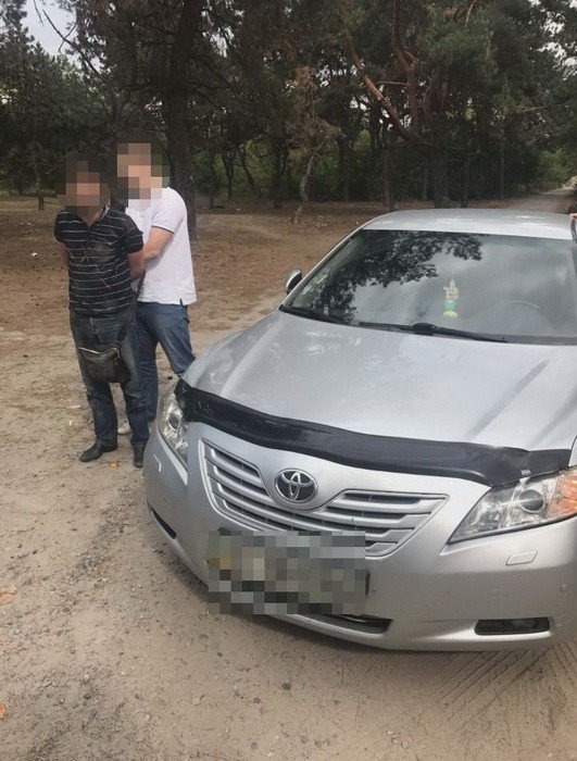 Старший следователь полиции в Днепре попался на взятке в 10 тысяч долларов 1