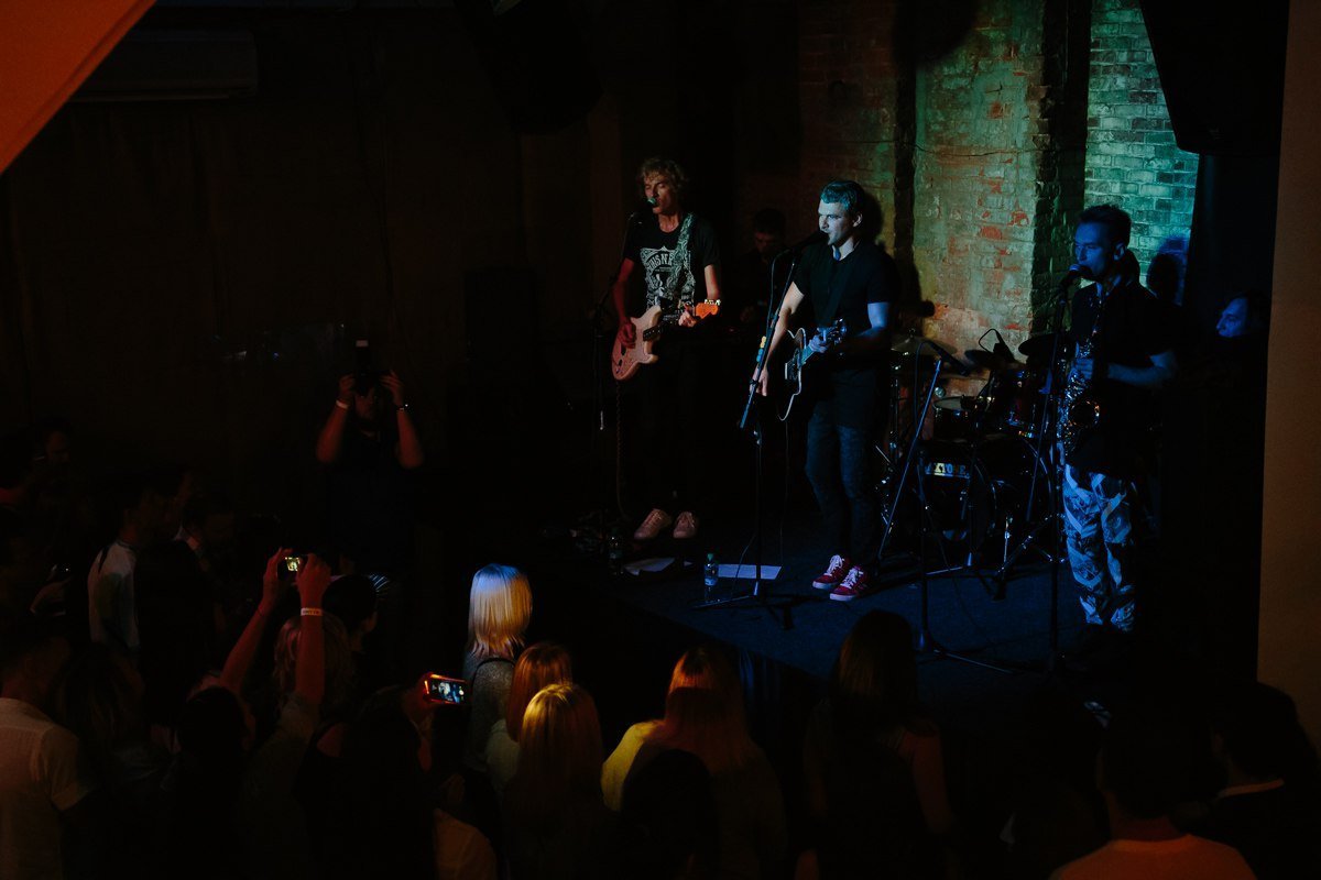 В Днепре украинский певец продал свой альбом за 3 тысячи гривен 1