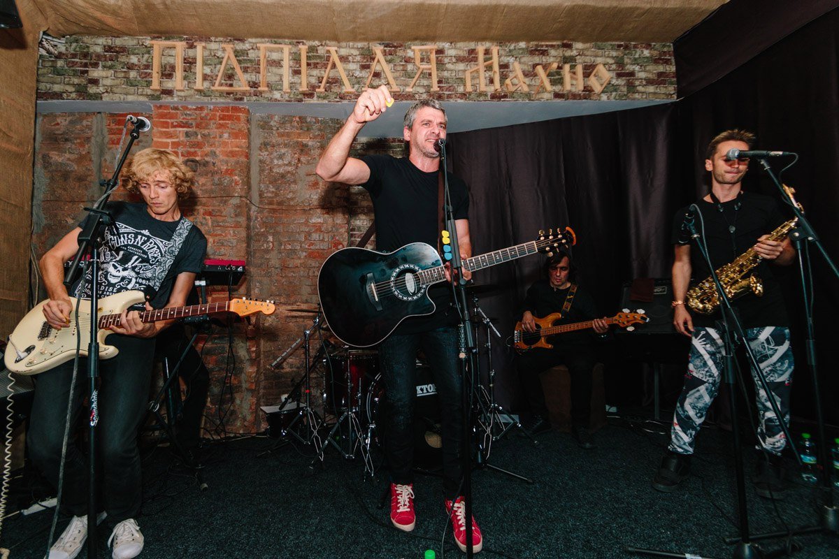 В Днепре украинский певец продал свой альбом за 3 тысячи гривен 4