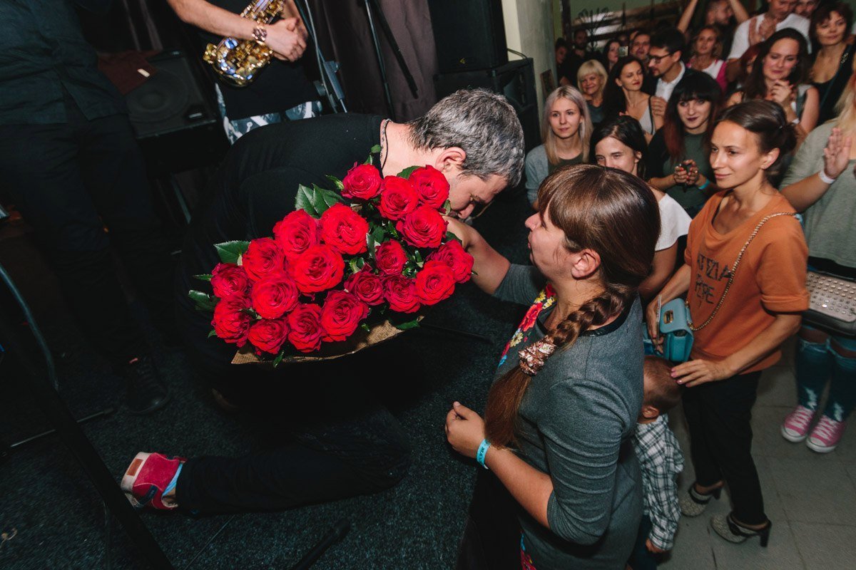 В Днепре украинский певец продал свой альбом за 3 тысячи гривен 5